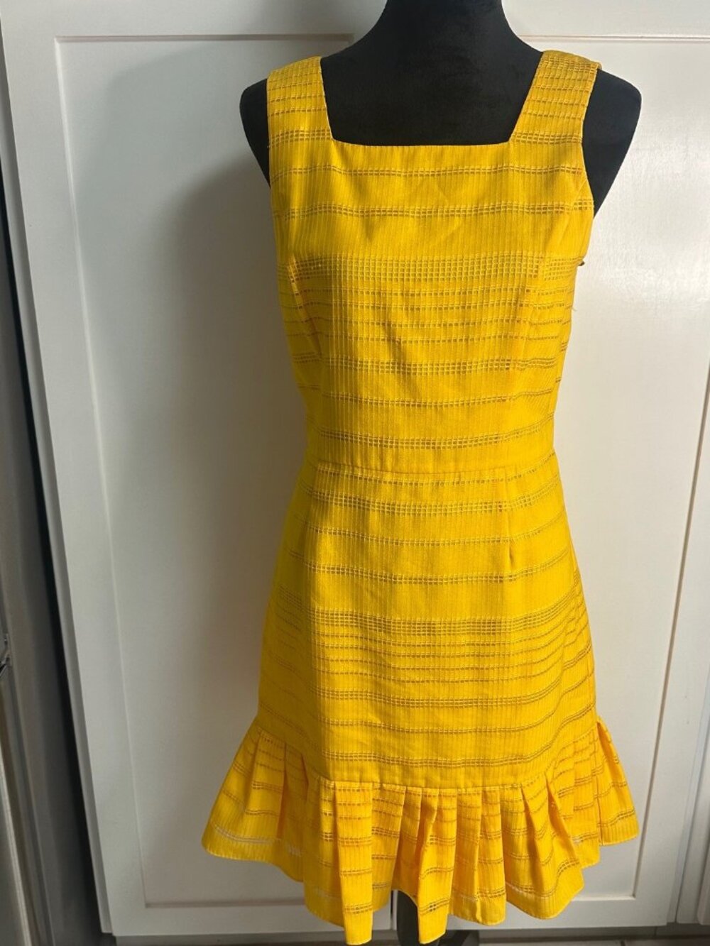 H Halston Yellow Sleeveless Dress S 6 Tiered Hem Shift Preppy